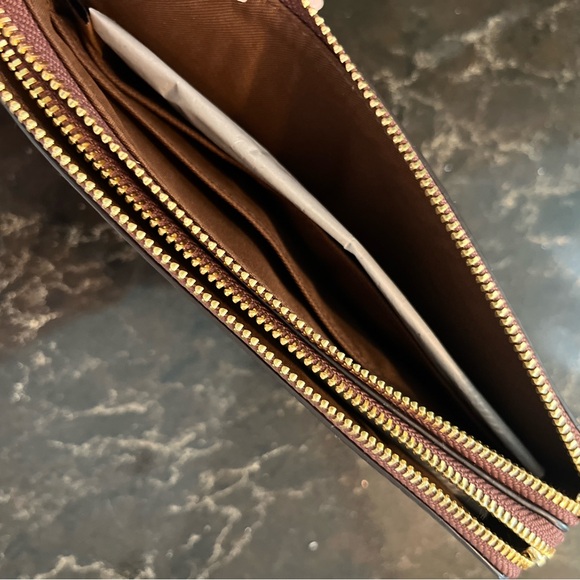 Coach Clutch - Picture 3 of 4